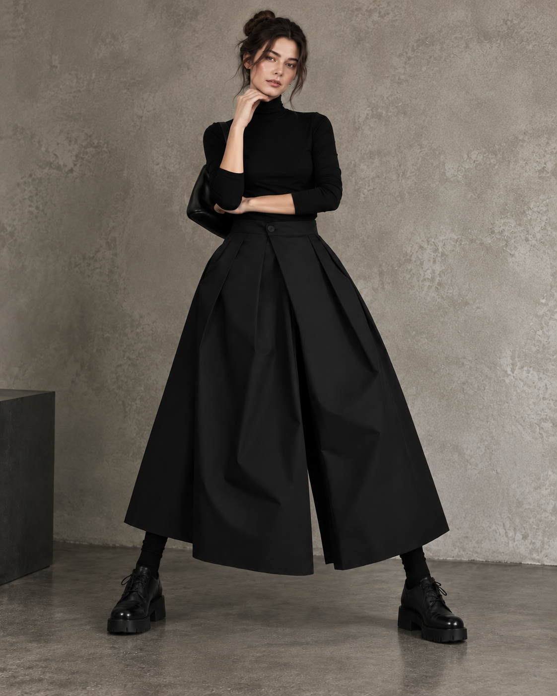 Calça Culotte Wide Leg Feminina Preta, Cintura Alta com Pregas, vista de frente